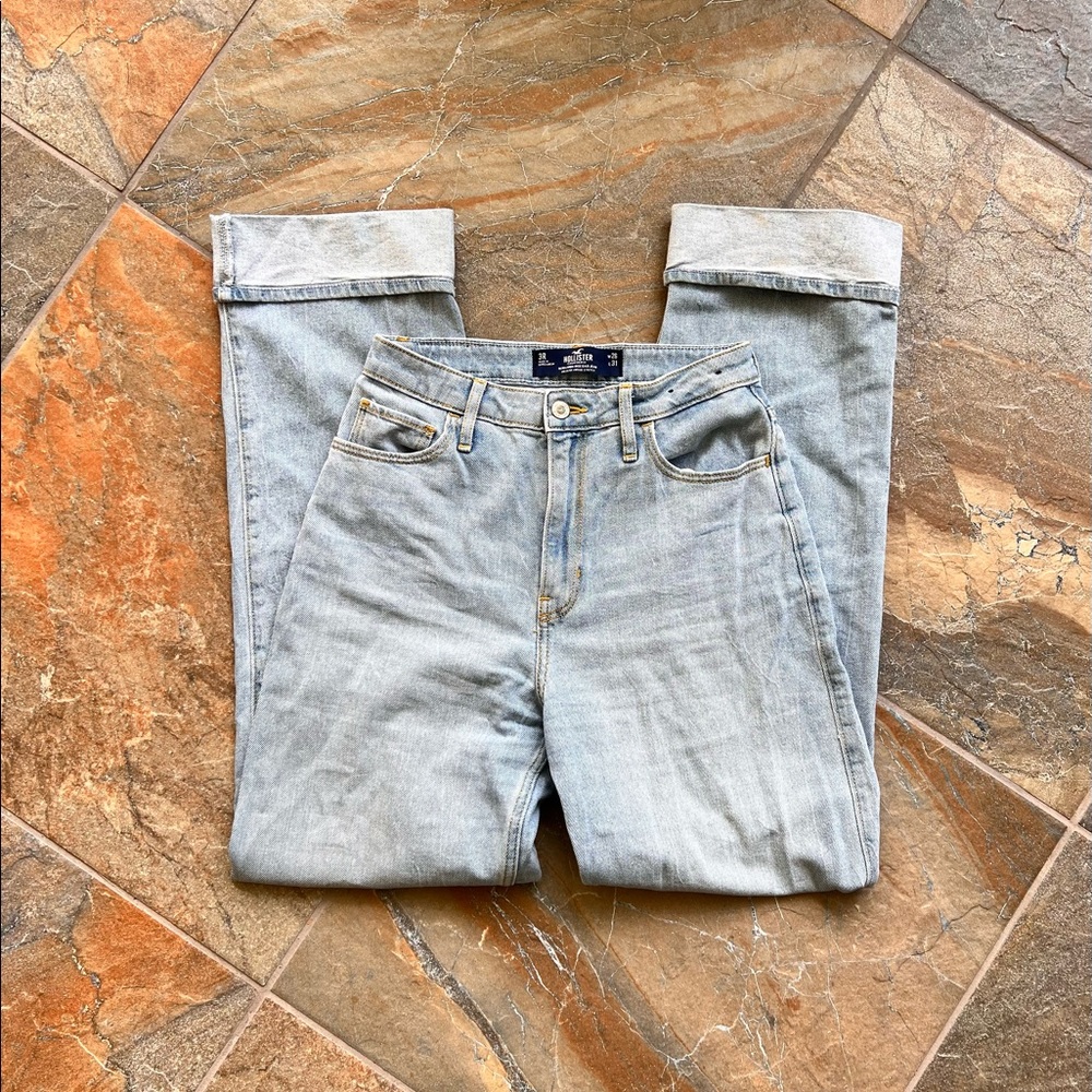 Hollister Ultra High-Rise Dad Jean W-26 L-31